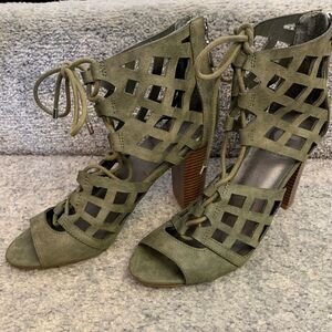 G by Guess Green Peep-Toe Booties Cut-Out Lace Up Women's Size 8